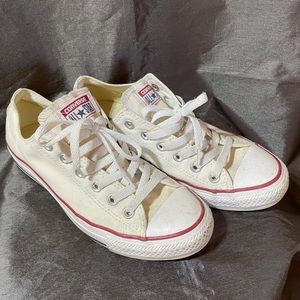 Like new!!! Converse Chuck Taylor’s! Wore a few times. Men’s 6, women’s 8.